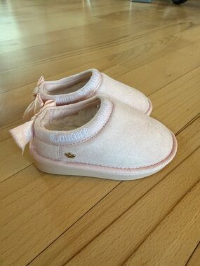 Juicy Couture Baby Pink Plush Bow Slip-On Shoes
